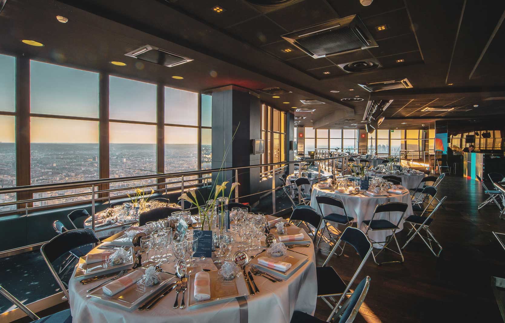 restaurant tour montparnasse paris